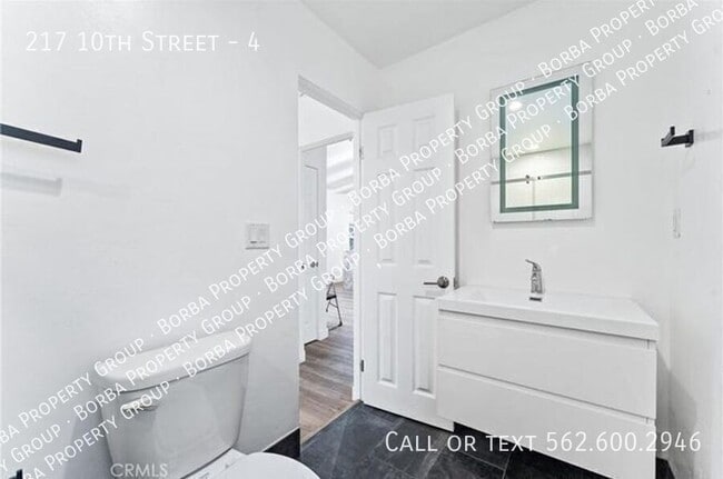 Building Photo - 217 10th St