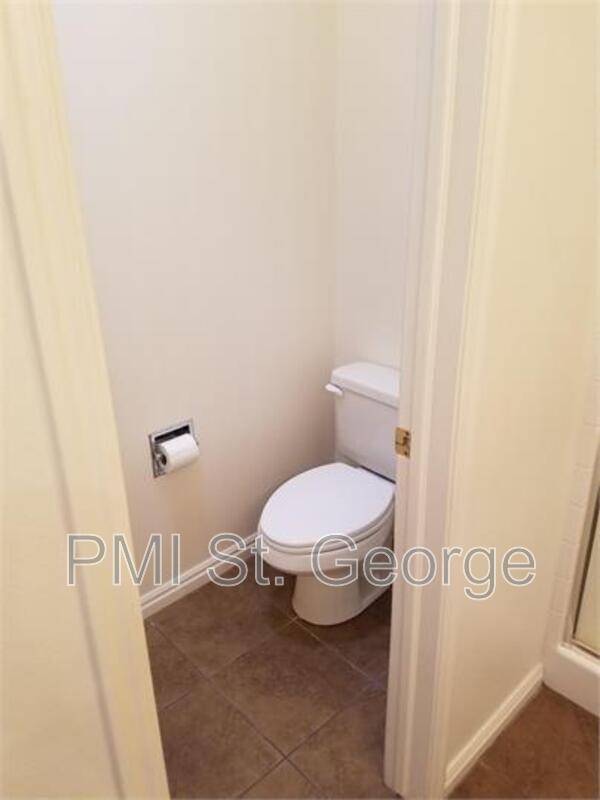 Building Photo - 3753 E Canyon Crest Ave