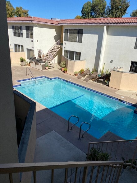 Building Photo - 18640 Collins St