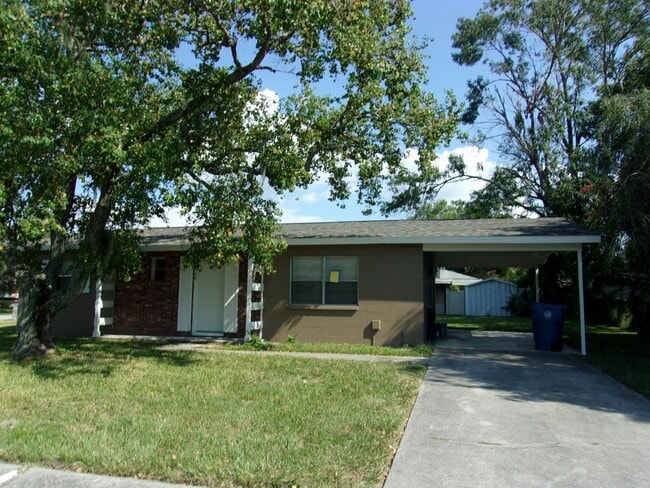 Primary Photo - Adorable 2 Bedroom Just Minutes from Ameni...