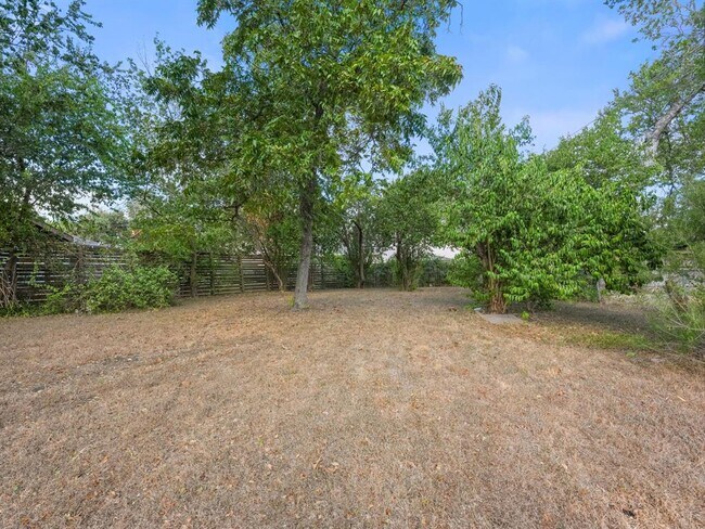 Building Photo - 8010 Camden Dr
