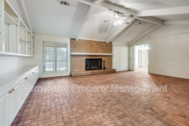 Building Photo - 1612 Canyon Oaks Dr