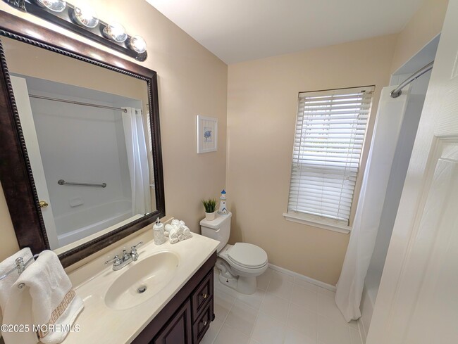 Building Photo - 177 Tulip Ln