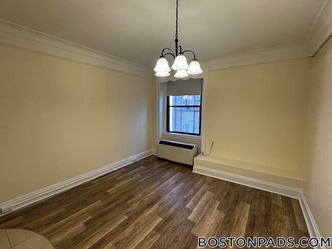 Building Photo - 62 Boylston St