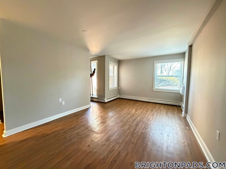 Building Photo - 9 Bronsdon St