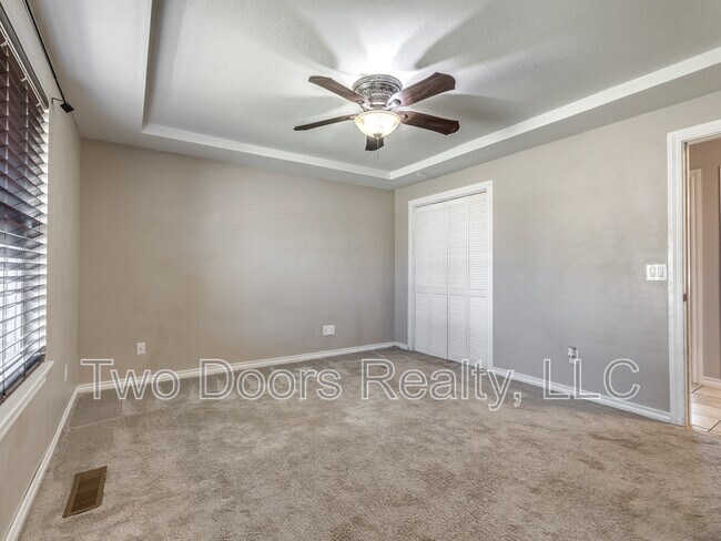 Building Photo - 3900 Hiddleston Cir