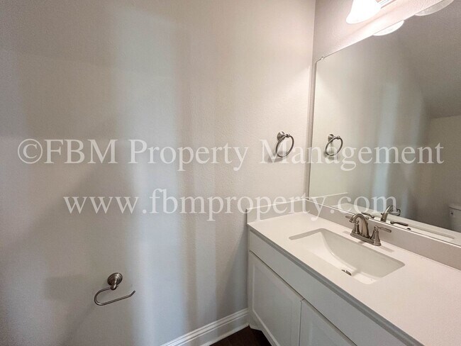 Building Photo - 2903 Layla Drive - Beautiful 3 Bedroom, 2....