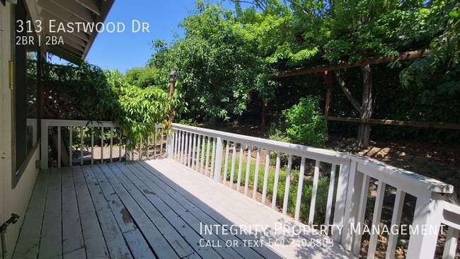 Building Photo - 313 Eastwood Dr