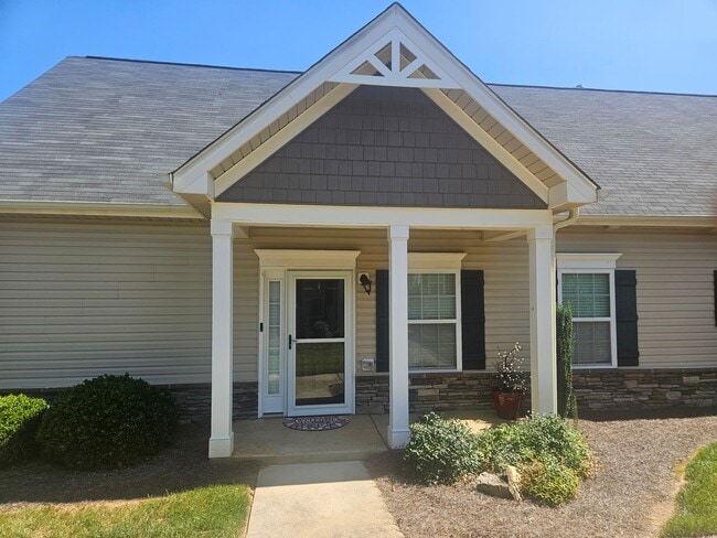 Building Photo - 216 Hawks Nest Cir