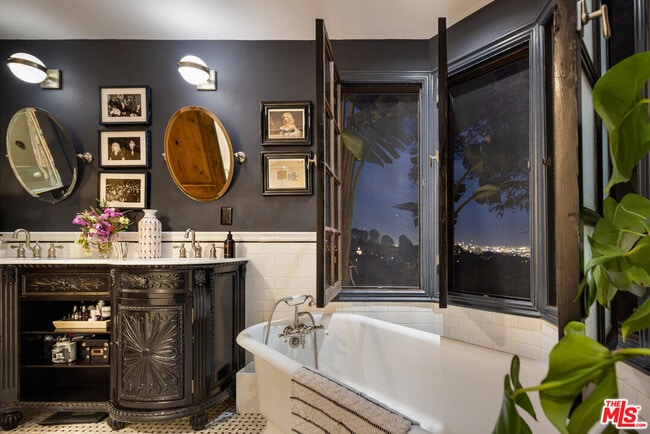 Building Photo - 3340 Durand Dr