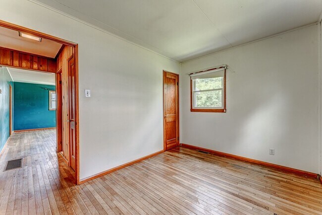 Building Photo - 500 Melrose St