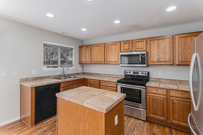 Building Photo - Single family 4 bed 3 bath for rent