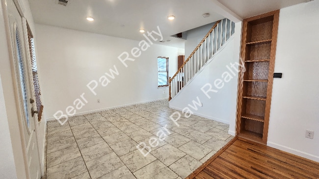 Building Photo - 1007 W 29th St
