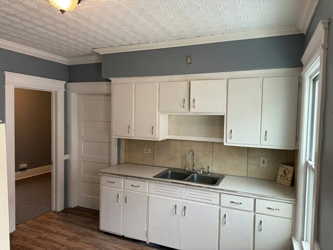 Building Photo - 318 Apple St