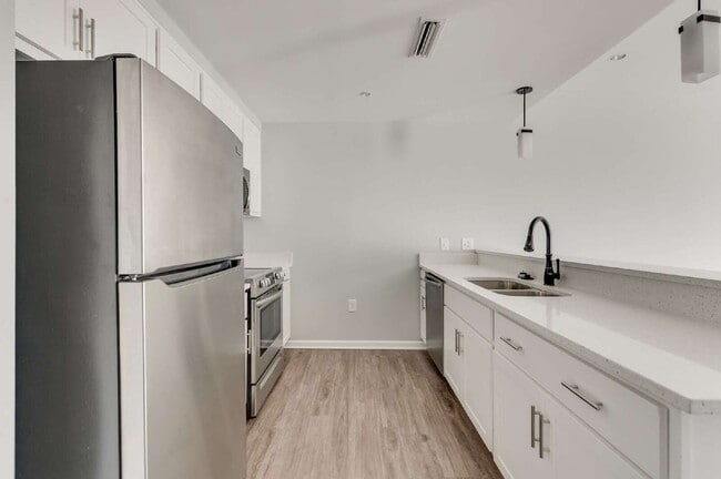 Building Photo - 1420 Ewing Pk Lp