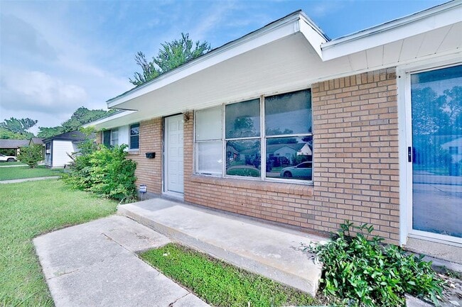 Building Photo - 4326 Tareyton Ln
