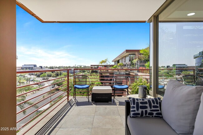 Building Photo - 7137 E Rancho Vista Dr