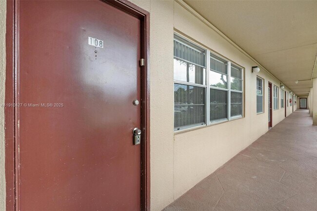 Building Photo - 800 SW 131st Ave