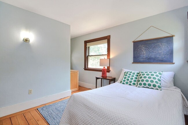 Building Photo - Stunning Victorian Winter Rental with Ocea...