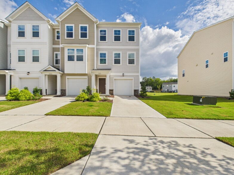 Primary Photo - 2709 Chert Ln