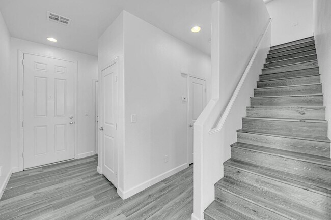 Building Photo - 5 br, 3 bath House - 9835 Colenso Ct