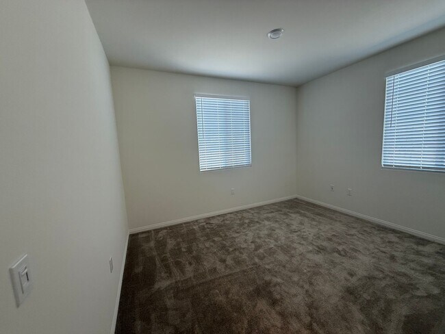 Building Photo - Victorville- New Richmond Home, 3 bedrooms...