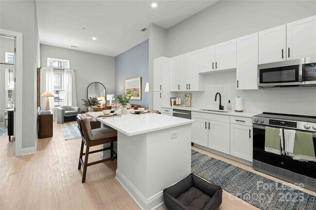 Building Photo - 9035 Lindholm Dr