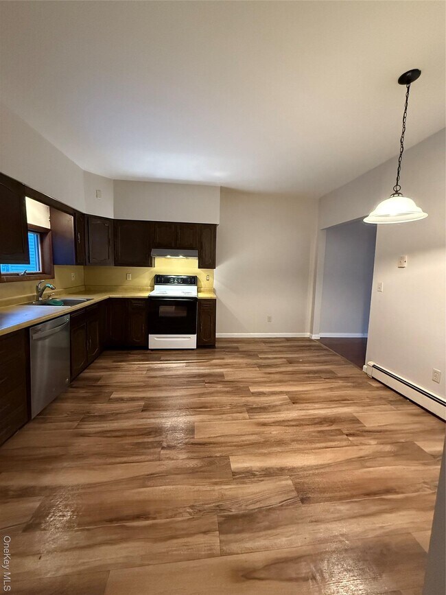 Building Photo - 90 W Main St