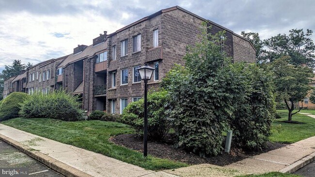 Building Photo - 125 Leedom Way