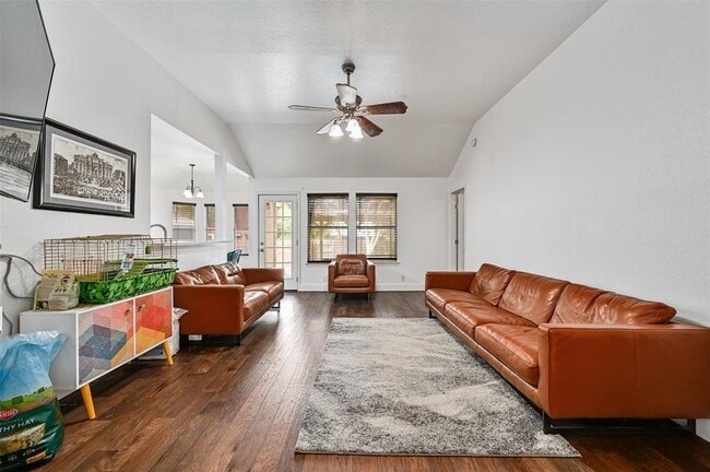 Building Photo - 610 Basil Dr