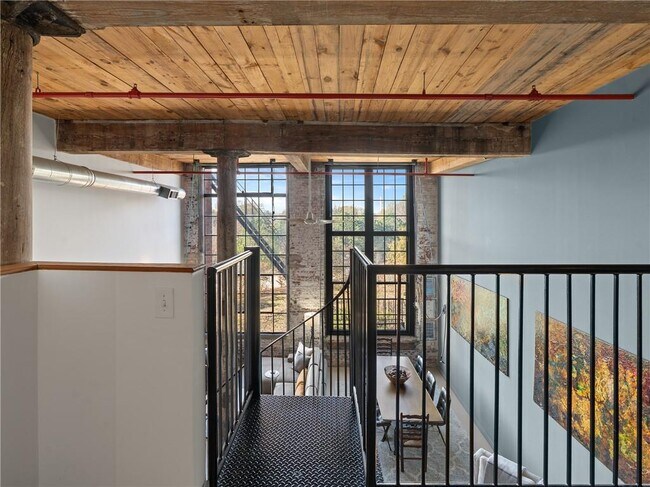 Building Photo - 170 Boulevard NE