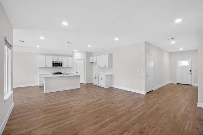 Building Photo - 289 Rivers Edge Dr