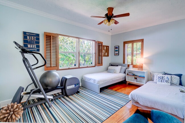 Building Photo - 411 26th St