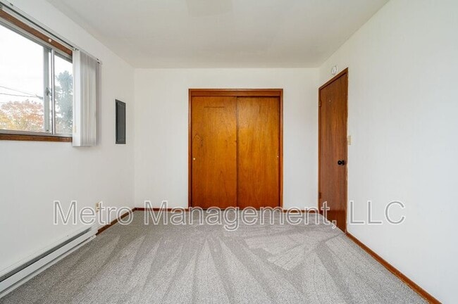 Building Photo - 8307 N Fowler Ave