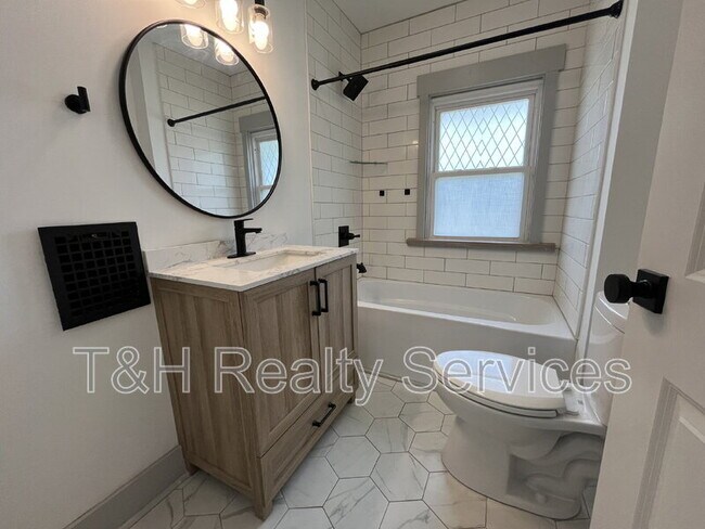 Building Photo - 2935 Ruckle St