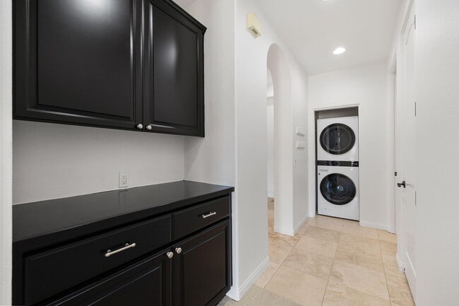 Building Photo - 2801 Via Calderia