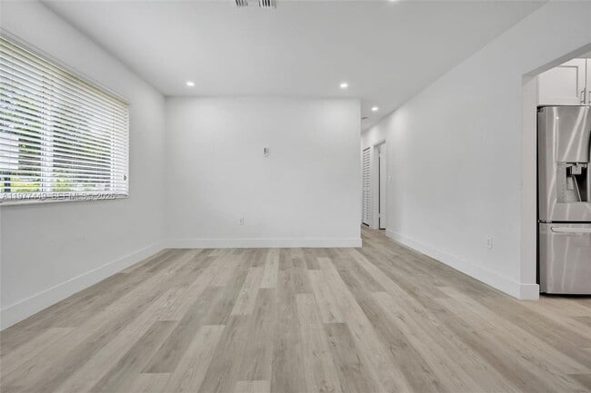 Building Photo - 1401 NE 152nd St