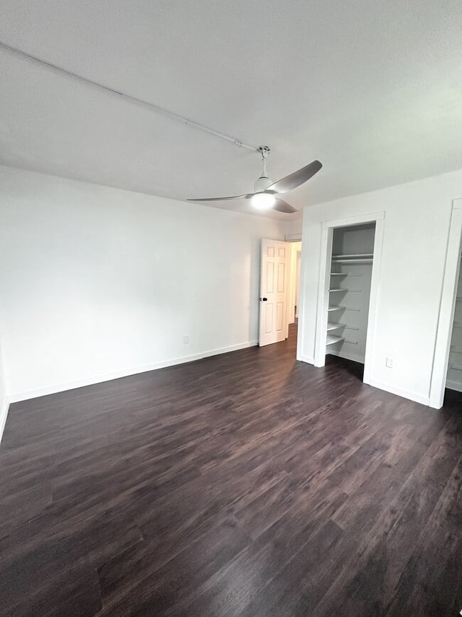 Building Photo - Renovated 4-bedroom, 2.5 bathroom in Virginia Beach