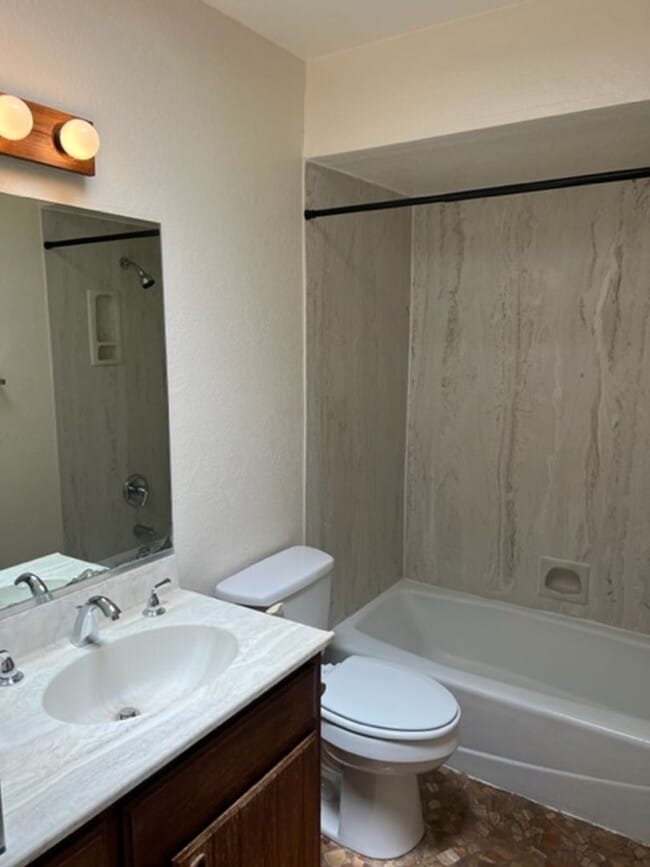 Building Photo - Beautiful 2 Bedroom 2 Bath 2 Car Garage Town House in the foot hills COMING SOON! Available 12/22...