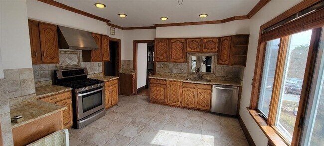 Building Photo - 4765 Washington St