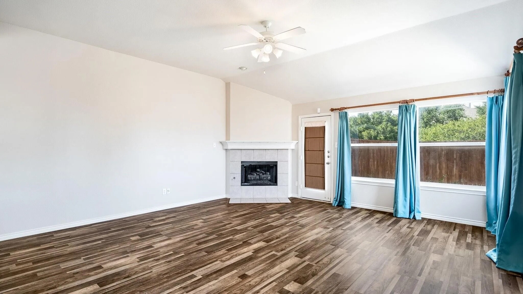 Family room - 4305 Orchard Gate Ln