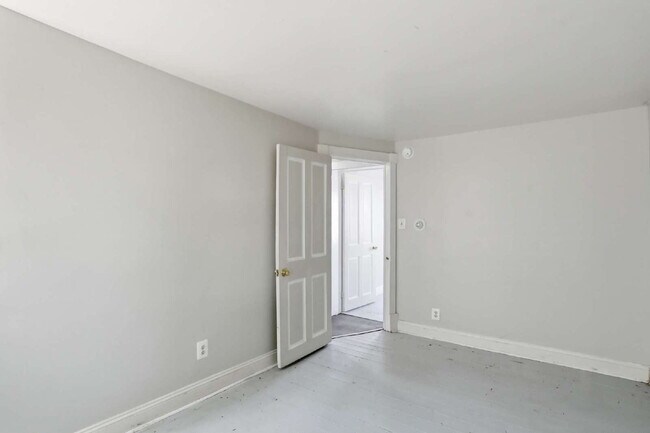 Building Photo - 13 N Maryland Ave
