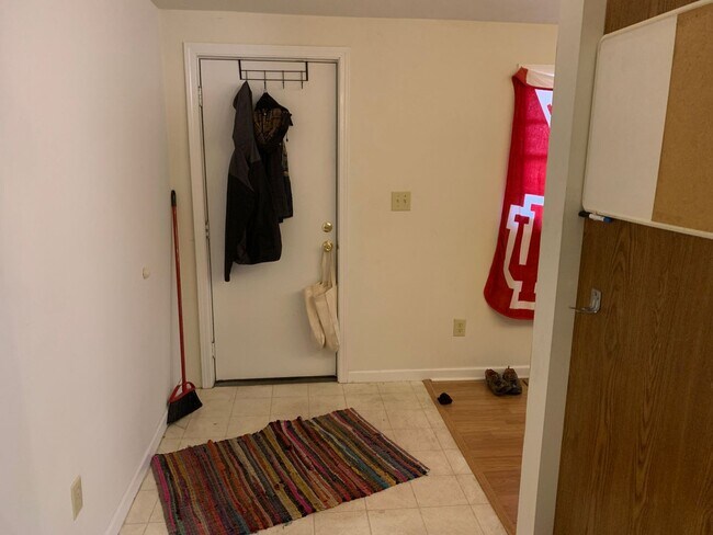 Building Photo - Spacious 3 bed/3 bath Home near Switchyard Park!