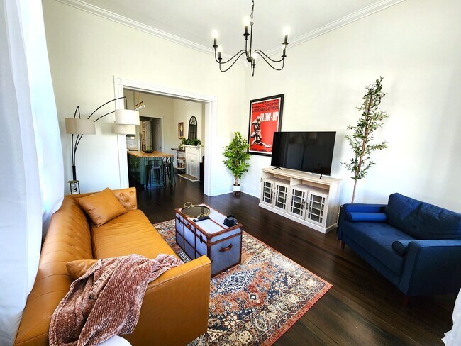 Primary Photo - 222 S Lopez St