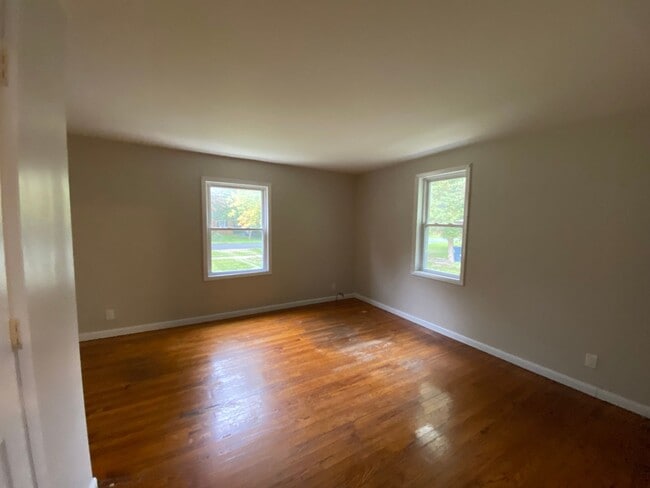 Building Photo - 1316-1318 Baker - Duplex located in the Eastwood neighborhood