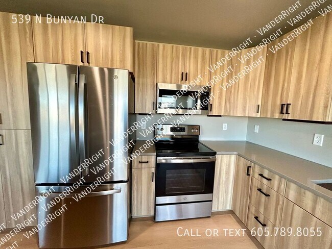 Building Photo - 539 BUNYAN Dr
