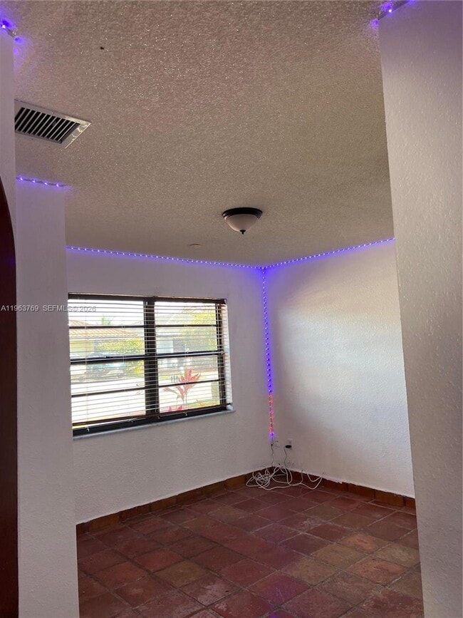 Building Photo - 2950 SW 135th Ave