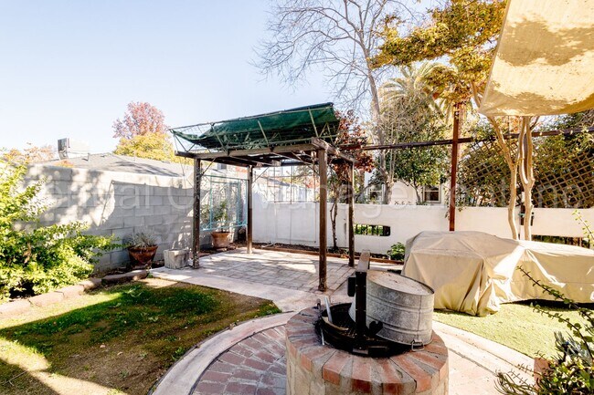 Building Photo - 3 Bedroom/2.5 Bath Home with a Mother In Law Unit - $2595 per month!