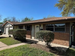 Building Photo - 3517 Tanglebriar Dr