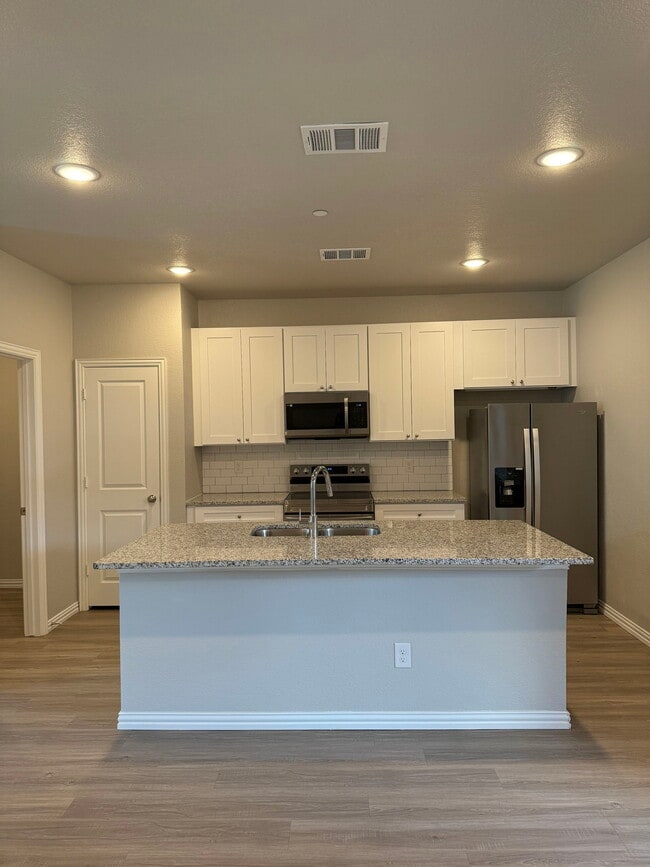 Building Photo - Willow Crossing East, Willow Park, TX 76008 - 3 BR 3 BA townhouse